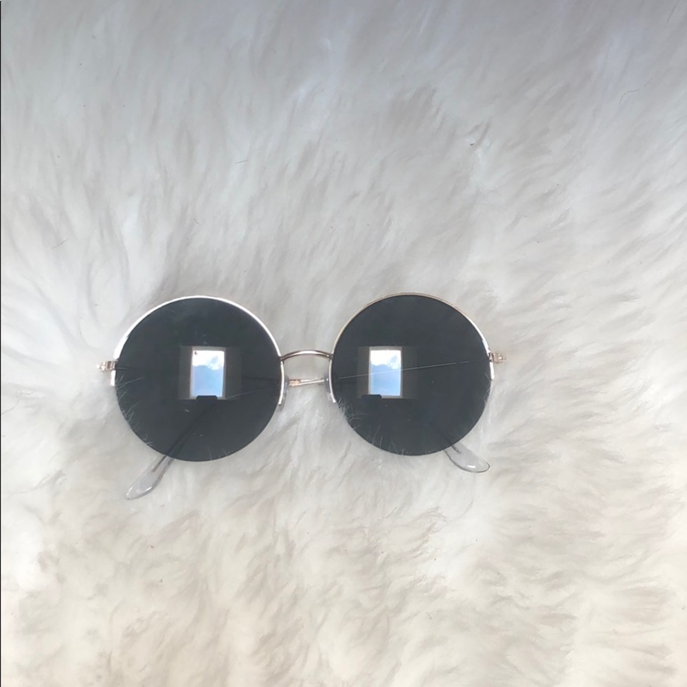Round hipster sunglasses